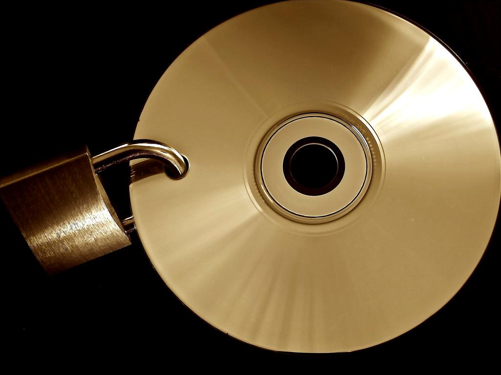 Illustration of different backup methods like cloud, external drive, and hybrid