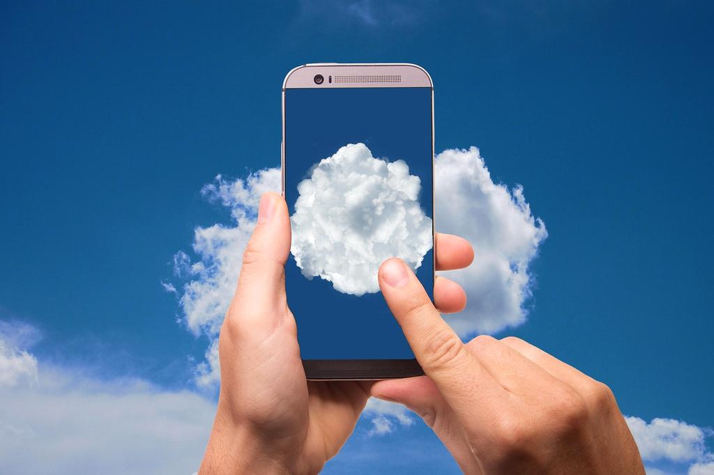 Cloud storage interface on a smartphone